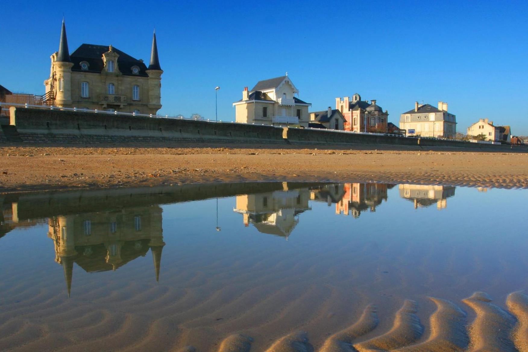 Les Douves Duplex 5 Personnes Lumineux Avec Jardin Et Terrasse Amenagee , Vue Sur Chateau A 5Mn De La Mer, Proche Omaha Beach Et Bayeux Commes Екстериор снимка