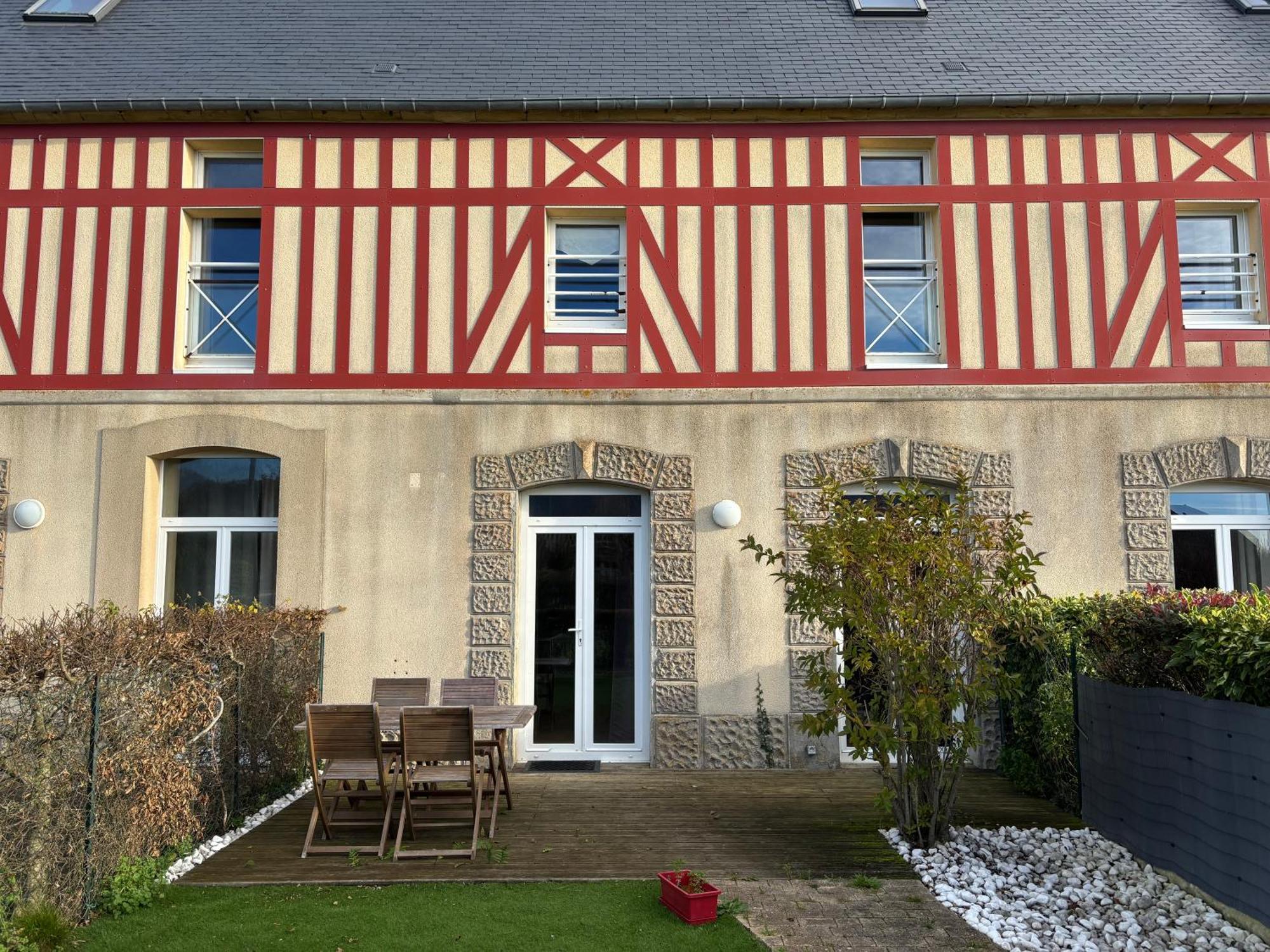 Les Douves Duplex 5 Personnes Lumineux Avec Jardin Et Terrasse Amenagee , Vue Sur Chateau A 5Mn De La Mer, Proche Omaha Beach Et Bayeux Commes Екстериор снимка